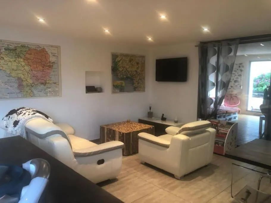 Belle Maison Familiale A La Campagne Apartment Saint-Girod France